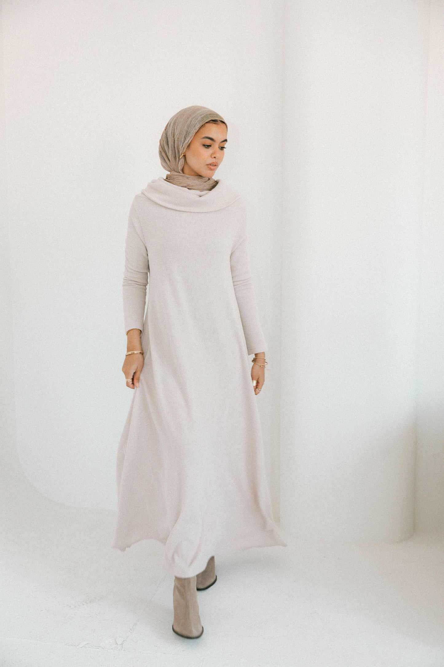 Off shoulder knitted dress