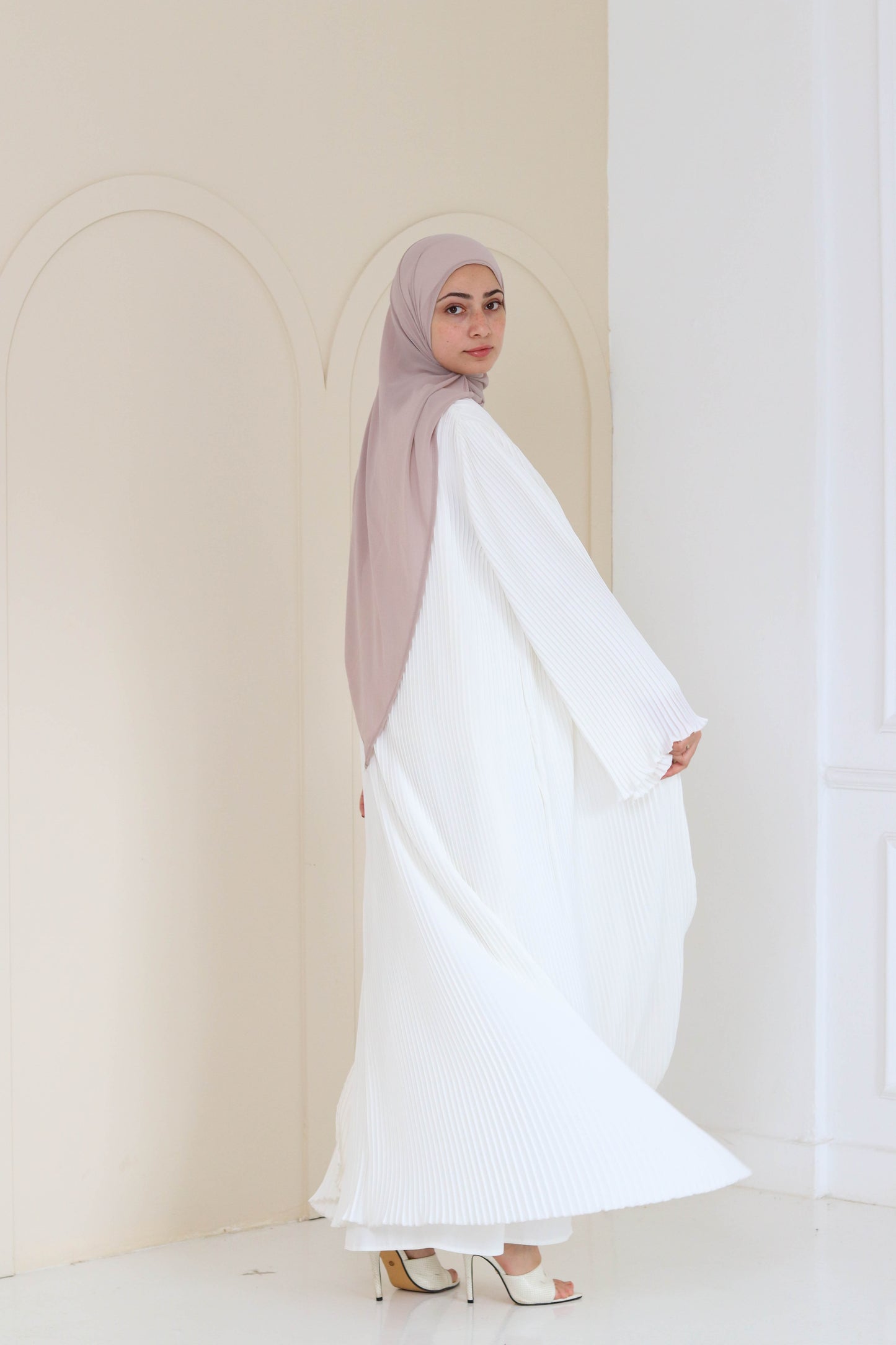 Pleated abaya