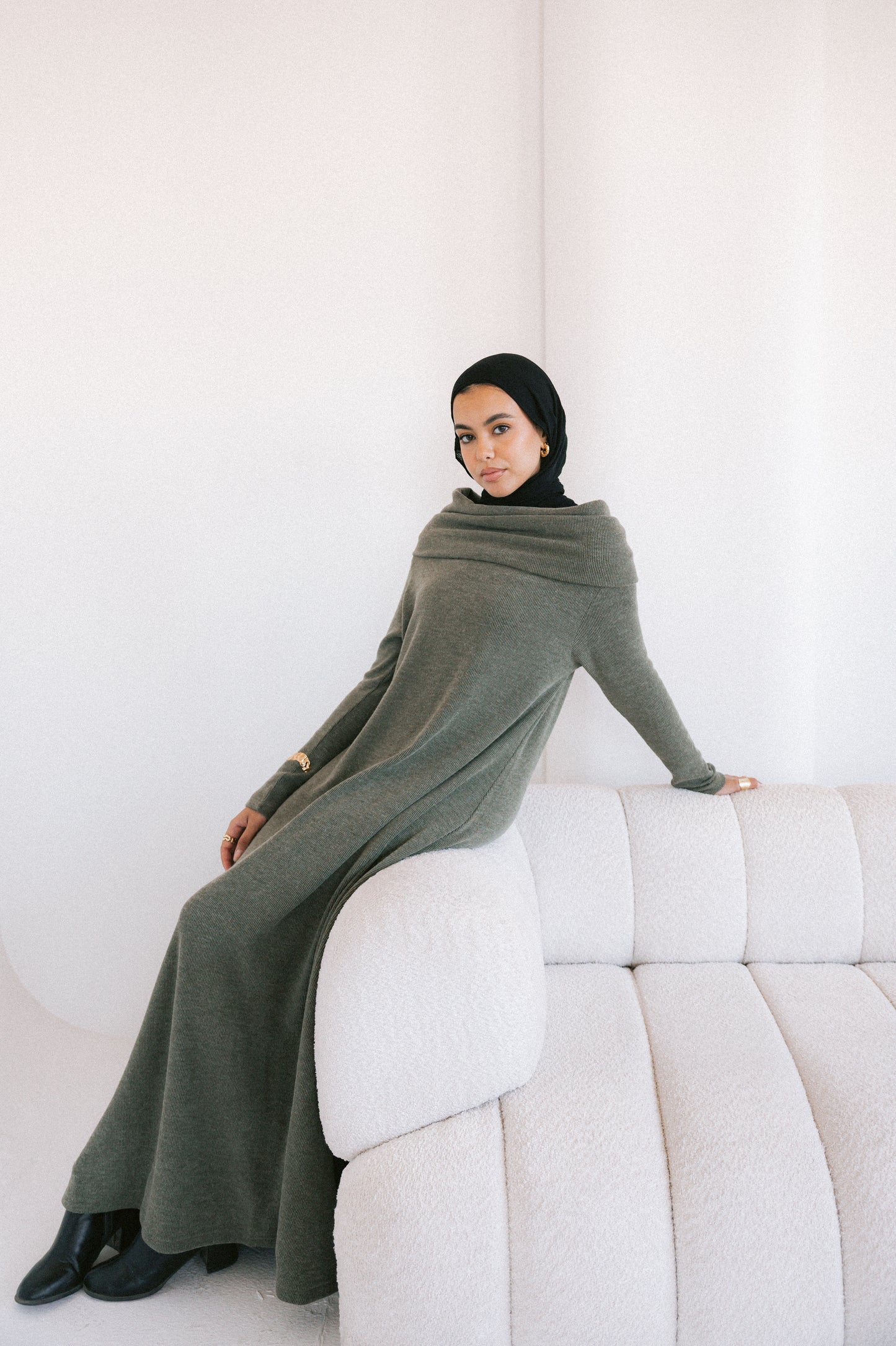 Off shoulder knitted dress